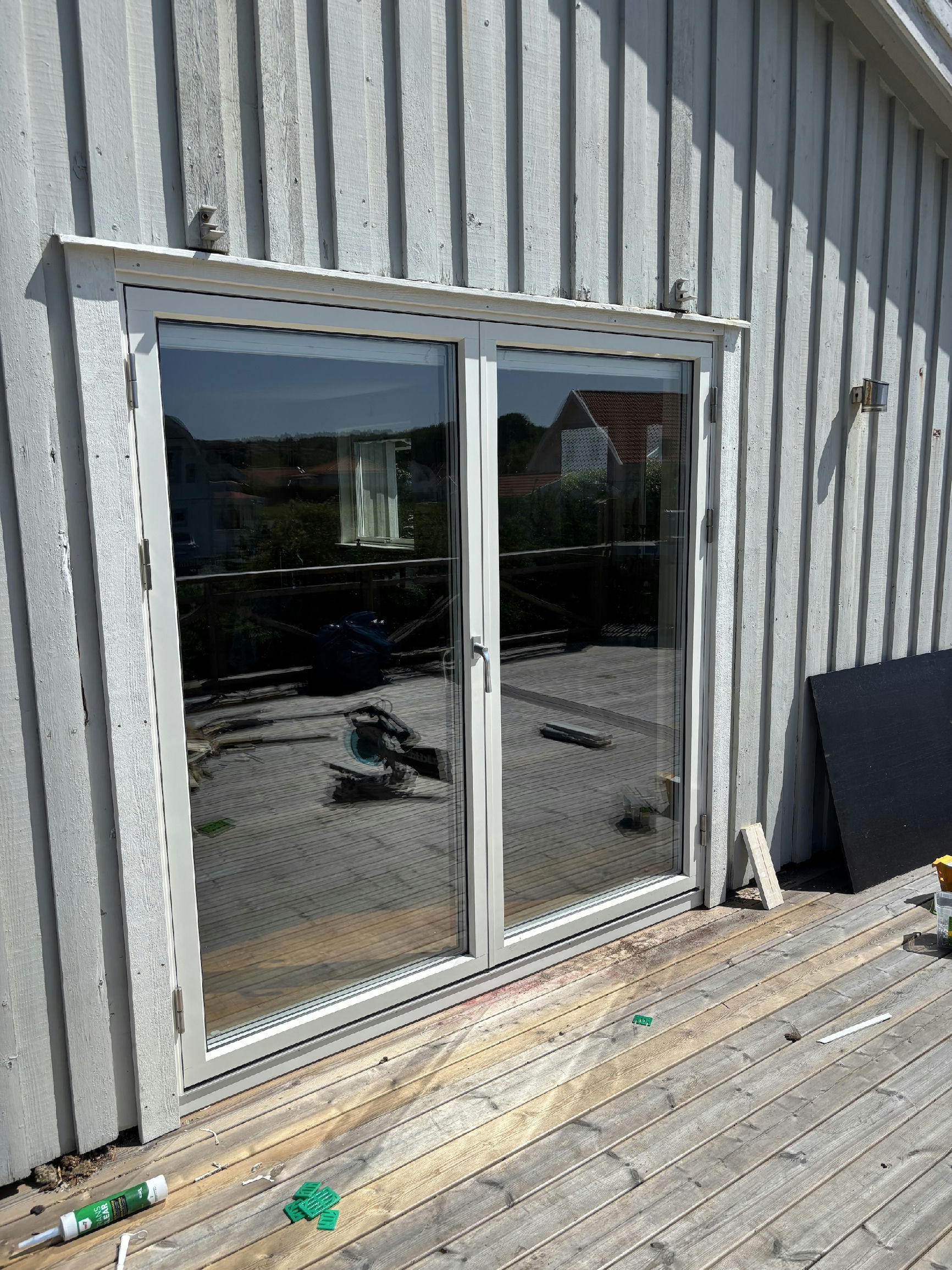 Dubbeldörr i glas och fönsterbyte på villa på Tjörn