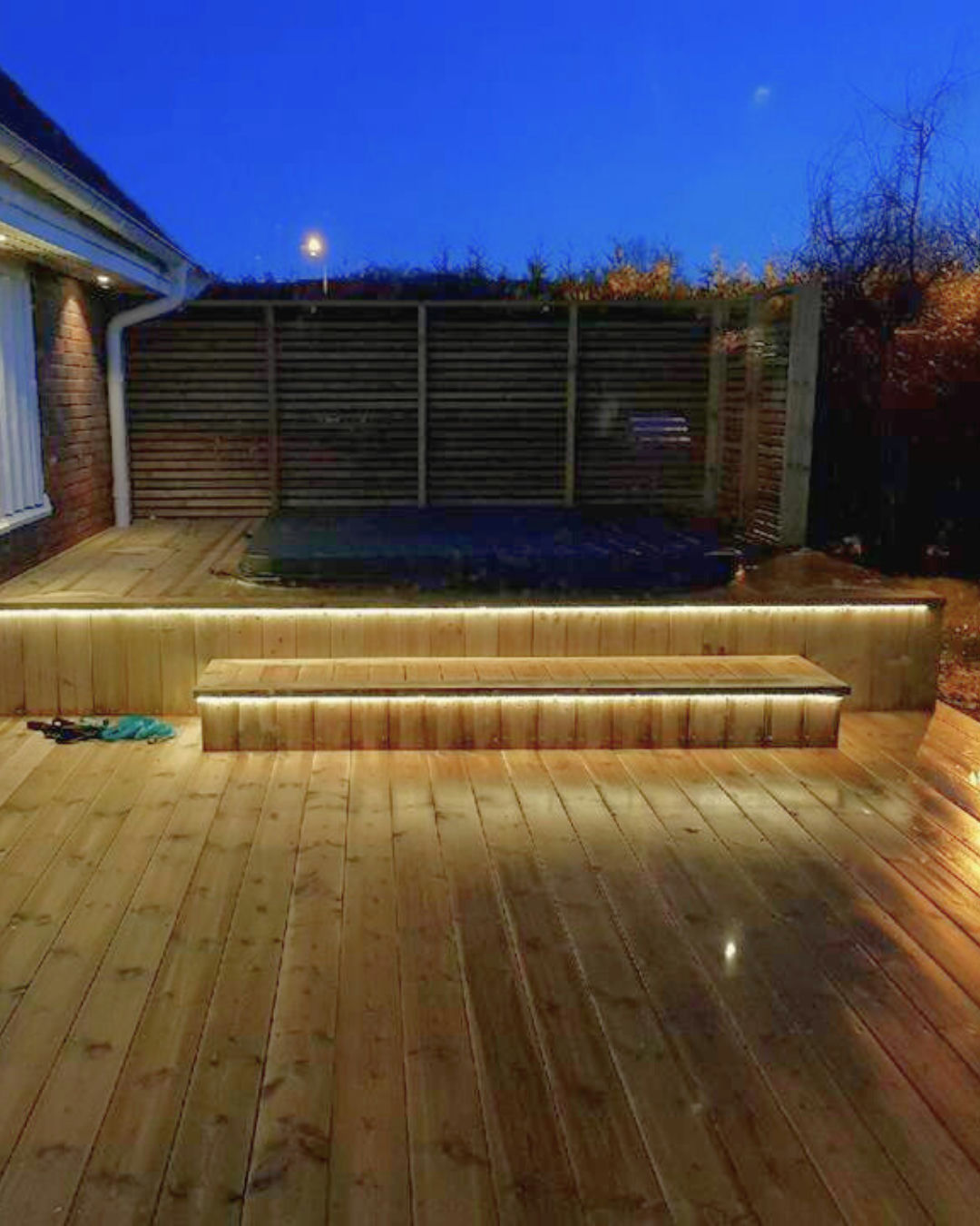 Altan med partiell inglasning & inbyggt spabad